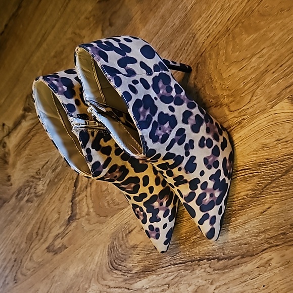 Journee Collection | Size 7 | Demmi Ankle Bootie - Picture 1 of 14